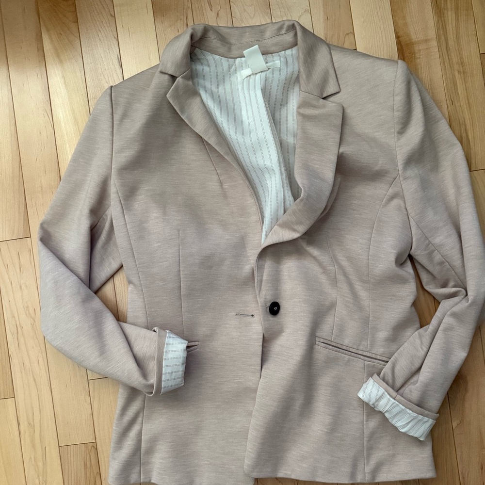 Tailored Women's Blazer Jacket in Light Beige - H&M